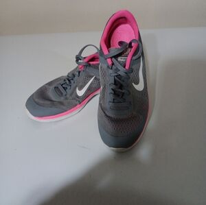 Nike Shoe Womens Size 6 In Training Season 5 Running Athletic 807333-002